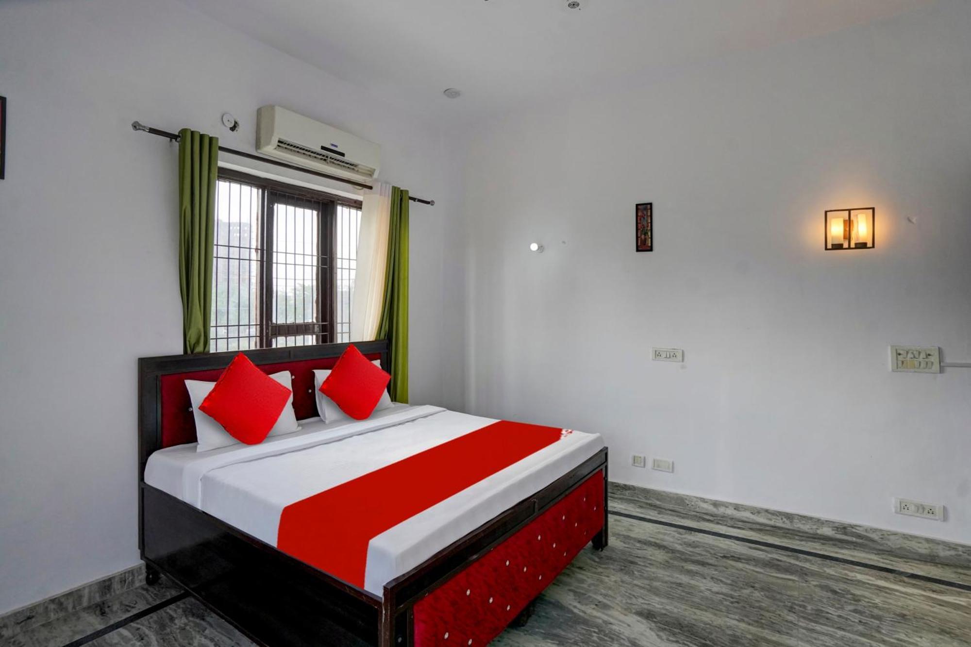 Hotel O Rest & Zone Hotel Greater Noida Bagian luar foto
